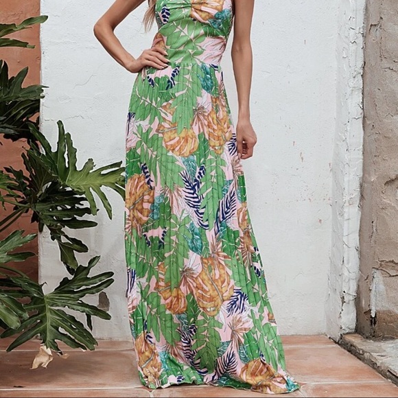 Elegant Tropical Long Pleated Dress NWT - Picture 2 of 5